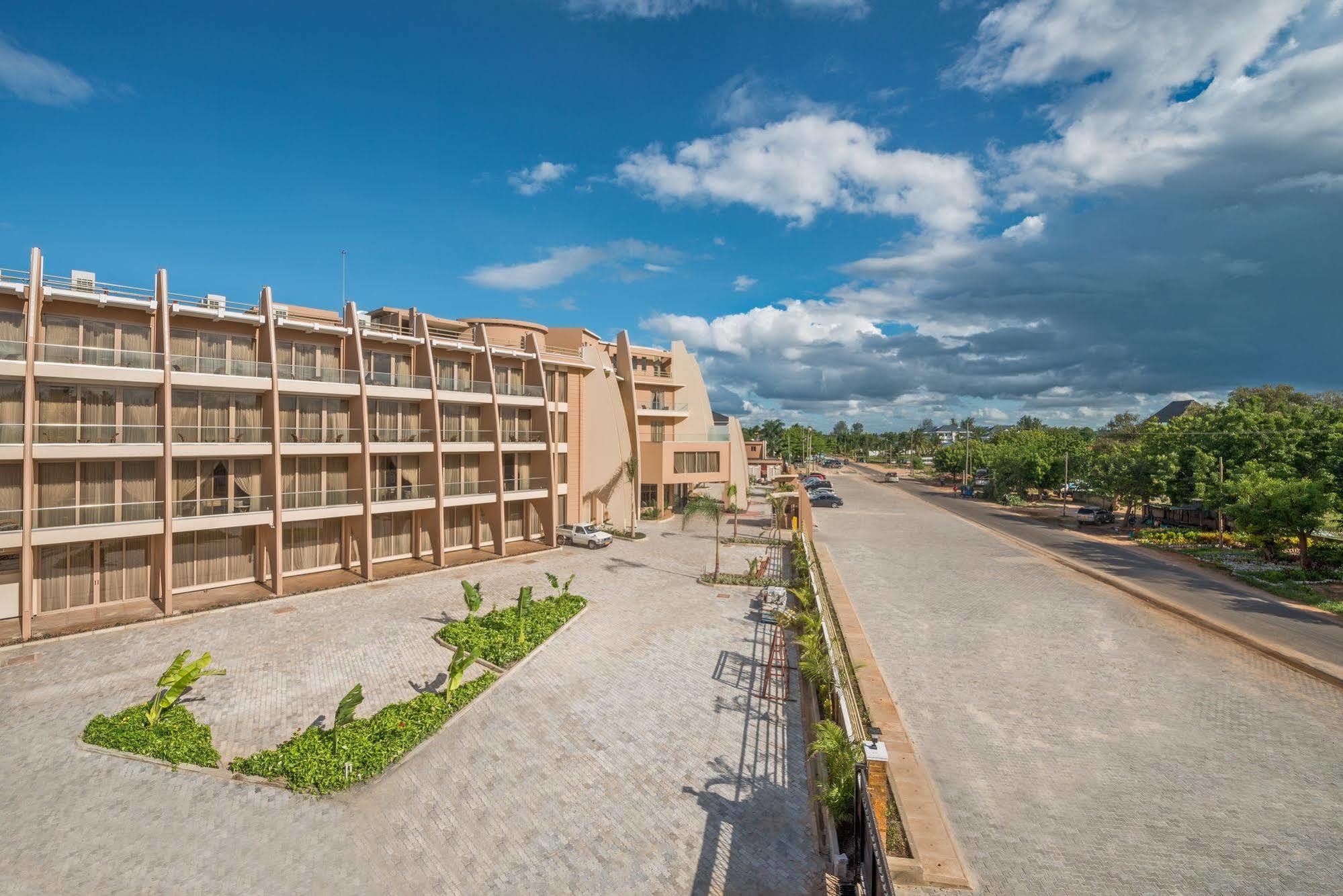 Ramada Resort By Wyndham Dar Es Salaam Exterior foto