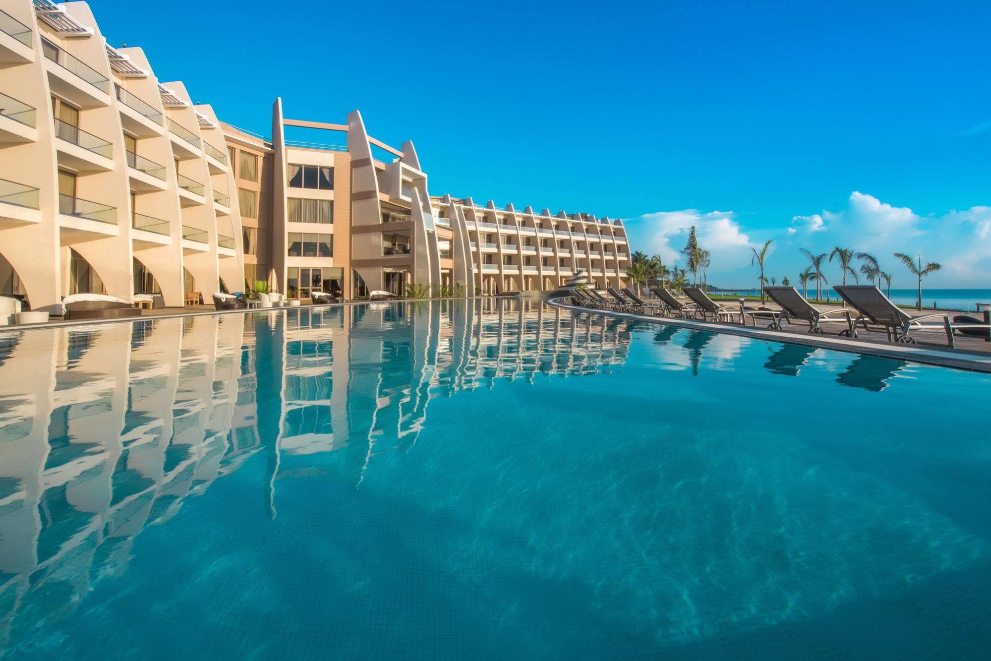 Ramada Resort By Wyndham Dar Es Salaam Exterior foto